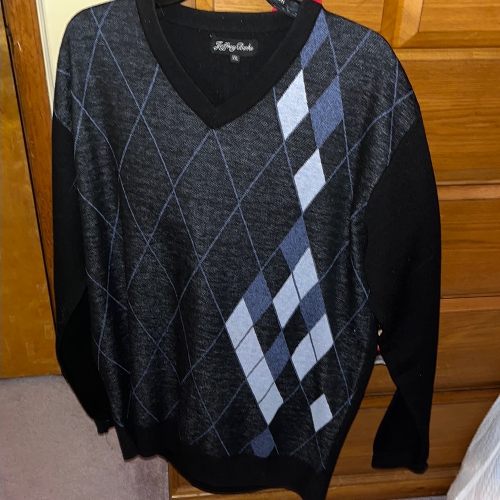Jeffery Banks Men's Black and Gray Argyle Sweater